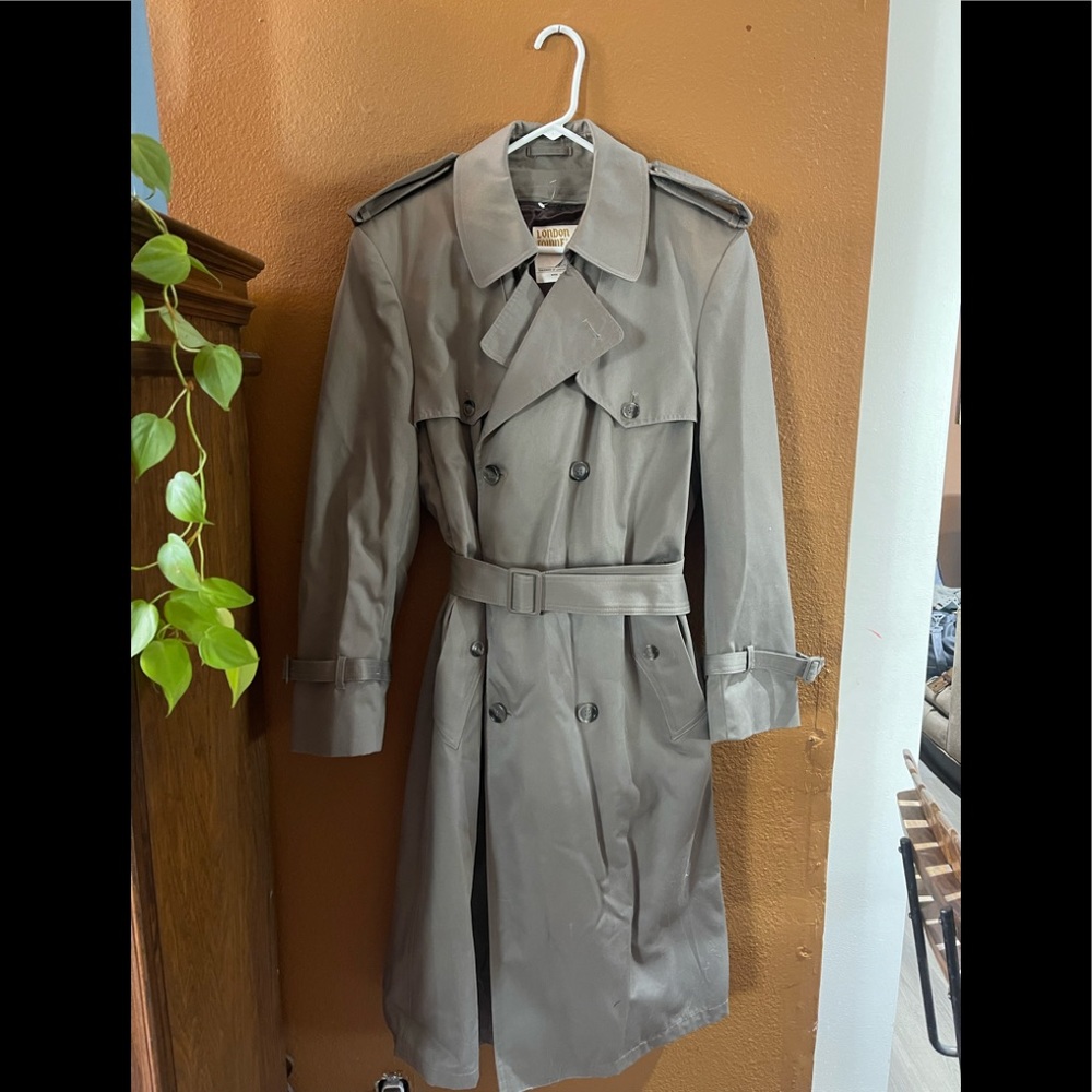 London Fog trench    Vintage !